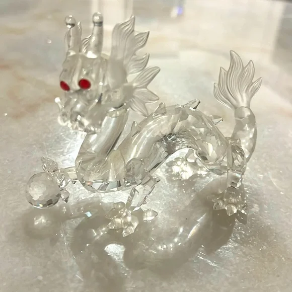Austrian Crystal
Swarovski Collectors Society 1997 Annual
Edition.
THE Dragon - Picture 1 of 6